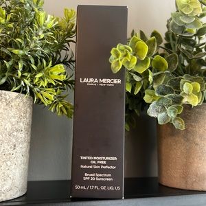 Laura Mercier tinted oil free moisturizer color 3W1 Bisque